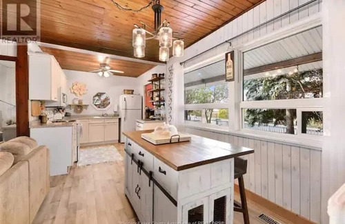 Leamington Cottage | Birder's Dream - Private Lakeside Cottage off the beaten path. Pet Friendly!