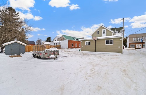 South River Apartment | Village Central. Launch pad for northern Algonquin Park, lakes, cycling trails.