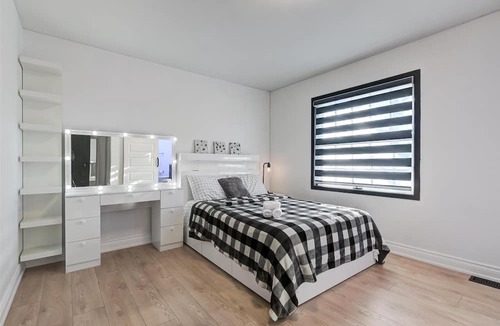 Markham House | Cozy home in Markham city where you can gather with family and friends.