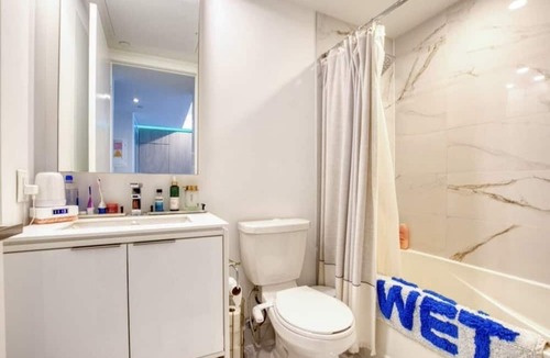 Garden District Apartment | Cozy 1 bedroom home in the heart of downtown Toronto