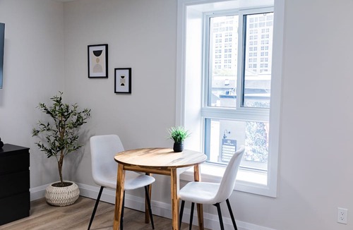 Kitchener Apartment | Trendy 1 Queen Bed Studio Prime DT Location!