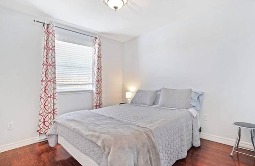 Paradise House | Peaceful Paradise -3 BDRM with beautiful Sunroom