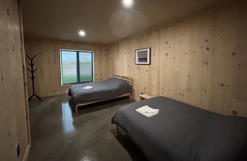 Sainte-Seraphine Cabin | Le Lodge Vous Offre une Expérience Paisible et Immersive en Zone Agricole