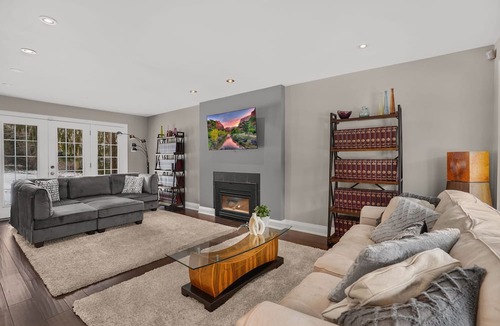 Burlington Villa | Private 4-bedroom home steps to Lake Ontario