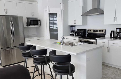 Winnipeg House | ChessKings Luxurious 4 Bedrooms in Sage Creek