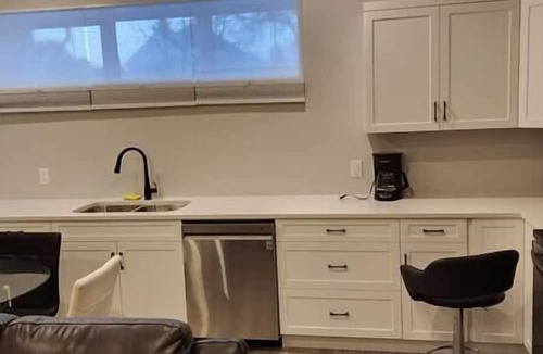 Winnipeg Apartment | Chesskings Suites - 2 Bedroom Lariviere Street