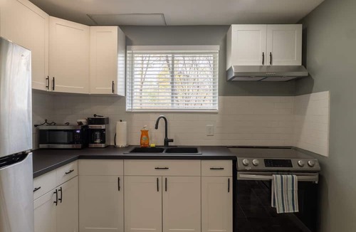Kemptville Apartment | Newly Renovated 2bed/1bath Apartment / Cozy&Clean