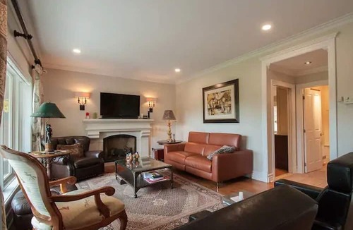 St-Adolphe-d'Howard Ski Chalet | Huge Lakeside Chalet With Pool and hot tub