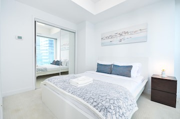 Toronto Entertainment District Hotel | 1109 in Toronto