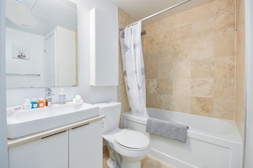 Toronto Entertainment District Hotel | 1109 in Toronto