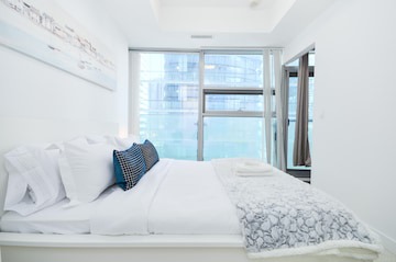 Toronto Entertainment District Hotel | 1109 in Toronto