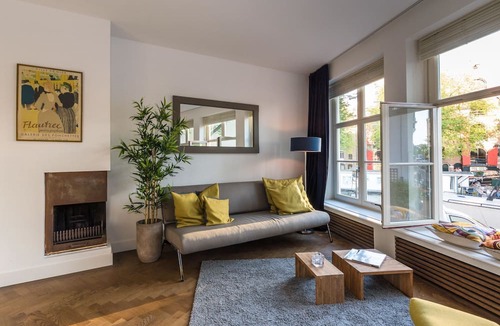 Jordaan Apartment | Luxury Long Stay Apartment with canal view located in the historic old center of Amsterdam.