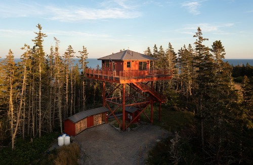Lunenburg County Apartment | Shackup Tower - 30 ft in the air & hot tub