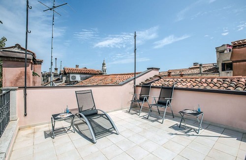 Castello Apartment | Castello 2 Bedroom Apartment with Amazing Canal View