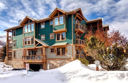 Downtown Park City Condo | KBM Resorts | Town Pointe | Spacious 1 level, Walk to Main and Town Lift, Private Hot Tub, Parking, Elevator Access, A/C! TPC-102c