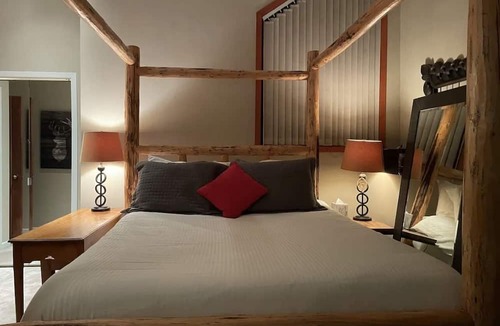Blueberry Hill Ski Chalet | Magnificent Large 4.5 Bedroom Chalet with Spectacular Views SLEEPS 12