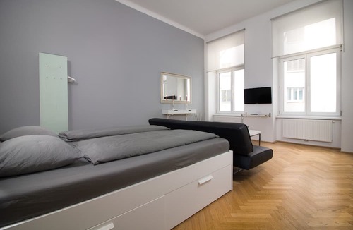 Weißgerber Apartment | 45 m2, Newly renovated, quiet, 3 min Walking distance to Historical Center