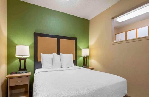 Parkdale Apartment | 1 Queen Bed | Non-Smoking, Kitchen, Sofa-Bed