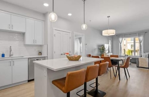 Southwest Calgary Apartment | Western Nest |Bright 3BR 2BA | Trails+Near HWY
