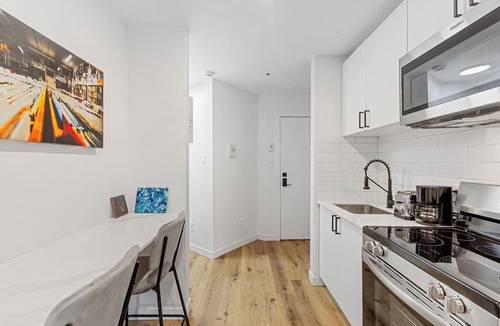 Gay Village House | New Boho Downtown 10 BIG bedrooms 7 Full Bath