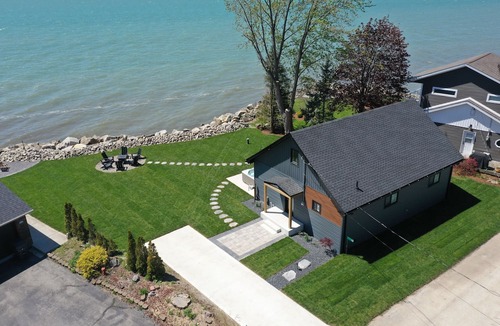 Amherstburg Cottage | Shore To Please-Tranquil Getaway