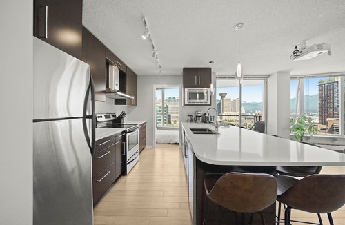 Crosstown Condo | Stunning and Spacious 3 Bedroom/2 Bathroom Condo in Central Downtown Vancouver