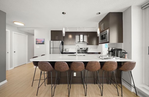 Crosstown Condo | Stunning and Spacious 3 Bedroom/2 Bathroom Condo in Central Downtown Vancouver