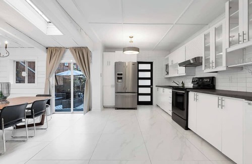 Gay Village Apartment | Spacious & Stylish Downtown Retreat |Hot Tub