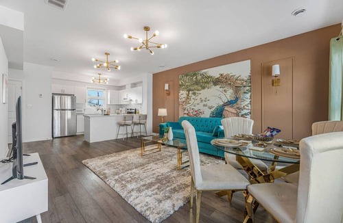 Niagara Falls Apartment | LUX - Designer Penthouse Apt with Rooftop And Parking