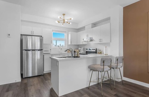 Niagara Falls Apartment | LUX - Designer Penthouse Apt with Rooftop And Parking
