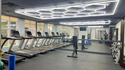 Willowdale House | Home stay - Room with Yonge Street view and 3 Star Hotel Amenities