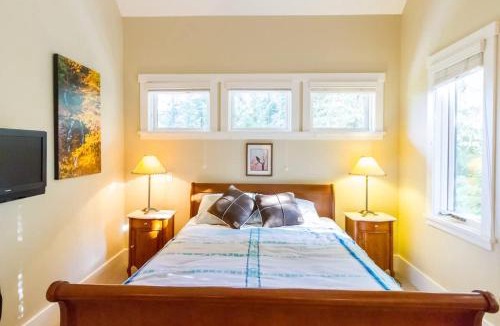 Upper Village House | Spacious Town Home with Private Hot Tub