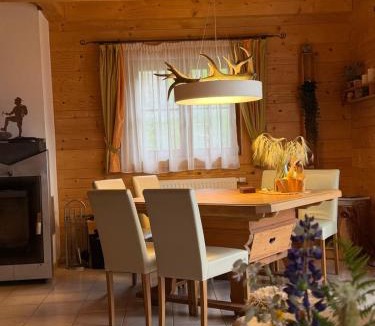 Frantschach-Sankt Gertraud Ski Chalet | EDELWILD Almchalet - DIE KORALPEN RESIDENZ im Koralm Dorf I Luxus Chalet 144 qm I Sauna I Garten I Gartenmöbel I Weber Grill I Bang & Olufsen TV I WMF Küchengeräte I Panoramasicht I 4 Parkplätze