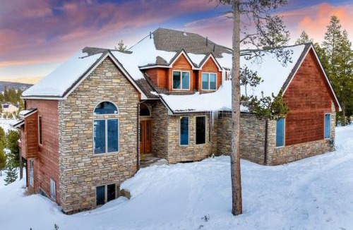 Pole Creek Meadows House | Stunning Mountain Retreat W Views Private Hot Tub