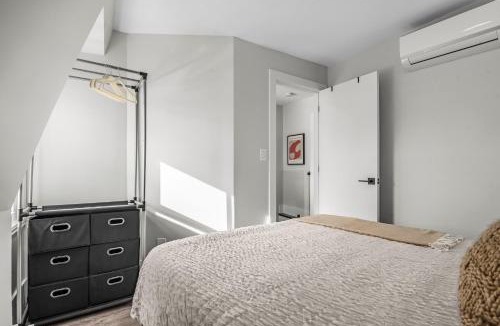 Trinity - Bellwoods Hotel | 3 bed+TTC+Trinity Bellwoods+Kensington+Work desk