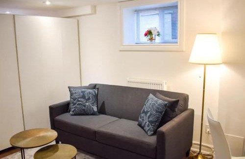 High Park North Apartment | High Park Spacious & Bright Studio