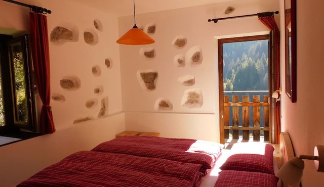 Maso Tòttn mountain chalet with views of the Dolomites