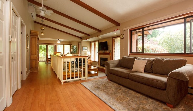 Coles Bay Vacation Retreat