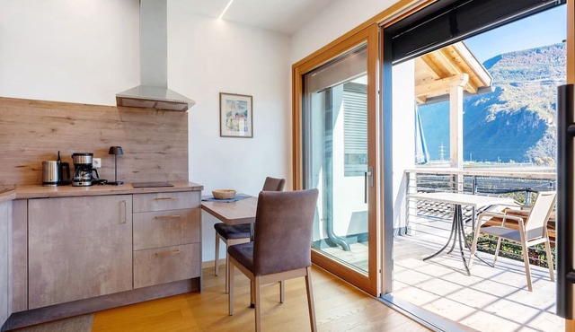 Modern Apartment "3 Weger" with Panoramic Mountain Views, Balcony, and Wi-Fi