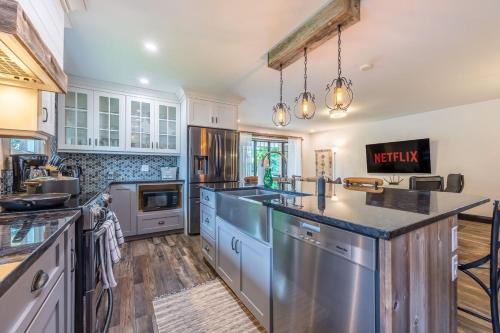 Stunning 4BD Home Near Sunset Beach - Patio - BBQ