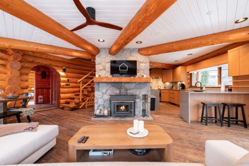 Snowridge Chalet by Outpost Whistler