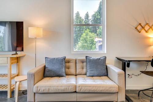 Ski, Hike & Bike: Modern Park City Studio