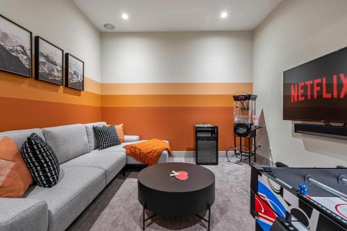 Rare Find, Double King Beds, Cozy and Vibrant