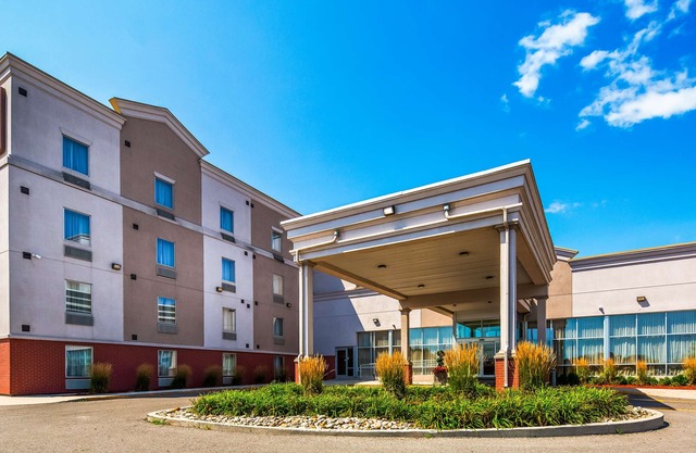 Best Western Plus Bowmanville