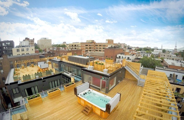 M Montreal Hostel
