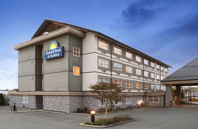 Days Inn & Suites by Wyndham Langley