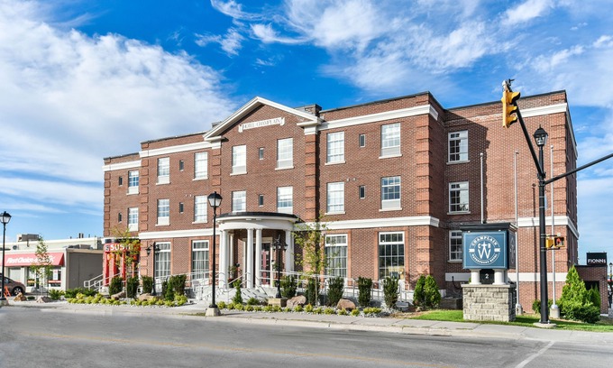 Orillia Hotel | The Champlain Waterfront Hotel, an Ascend Hotel Collection