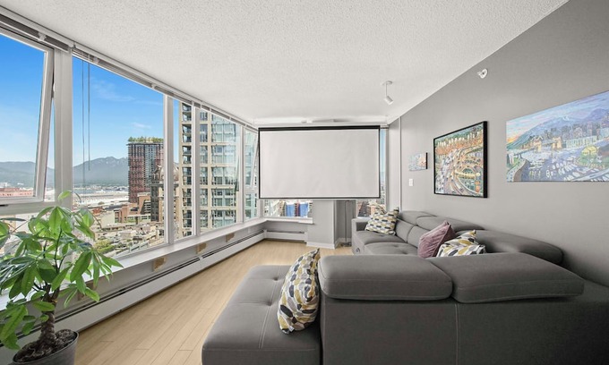 Crosstown Condo | Stunning and Spacious 3 Bedroom/2 Bathroom Condo in Central Downtown Vancouver